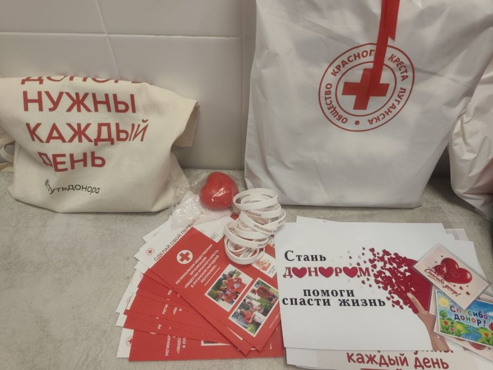 Сегодня активисты местного отделения партии «Единая Россия», сторонники, неравнодушные жители приняли участие в акции по сдаче донорской крови Сегодня активисты местного отделения партии «Единая Россия», сторонники, неравнодушные жители приняли участие в акции по сдаче донорской крови