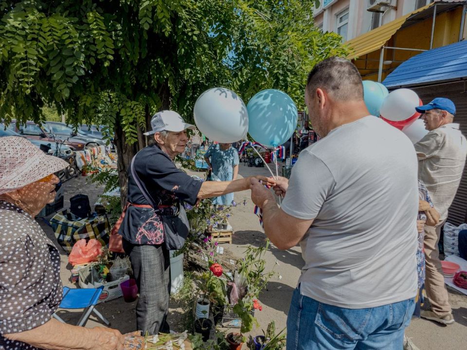 Депутаты Совета совместно с активной молодёжью города приняли участие в акциях, посвящённых Дню России Депутаты Совета совместно с активной молодёжью города приняли участие в акциях, посвящённых Дню России
