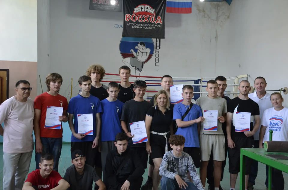 В Лутугино прошли соревнования по армрестлингу в рамках «Силы России» В Лутугино прошли соревнования по армрестлингу в рамках «Силы России»
