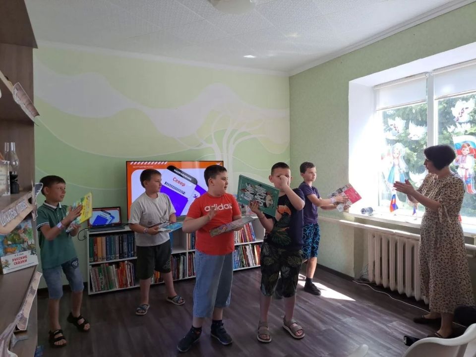 В Лутугинской детской библиотеке прошло этнопутешествие «Широка страна моя родная» В Лутугинской детской библиотеке прошло этнопутешествие «Широка страна моя родная»