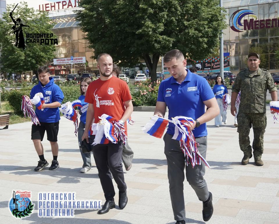 11 июня, в преддверии Дня России, руководитель ЛРО ВДМОД «ВОЛОНТЕРСКАЯ РОТА БОЕВОГО БРАТСТВА», представитель Луганского республиканского отделения ВОО «БОЕВОЕ БРАТСТВО» Алексей Давыскиба и депутат Народного Совета Луганской... 11 июня, в преддверии Дня России, руководитель ЛРО ВДМОД «ВОЛОНТЕРСКАЯ РОТА БОЕВОГО БРАТСТВА», представитель Луганского республиканского отделения ВОО «БОЕВОЕ БРАТСТВО» Алексей Давыскиба и депутат Народного Совета Луганской...