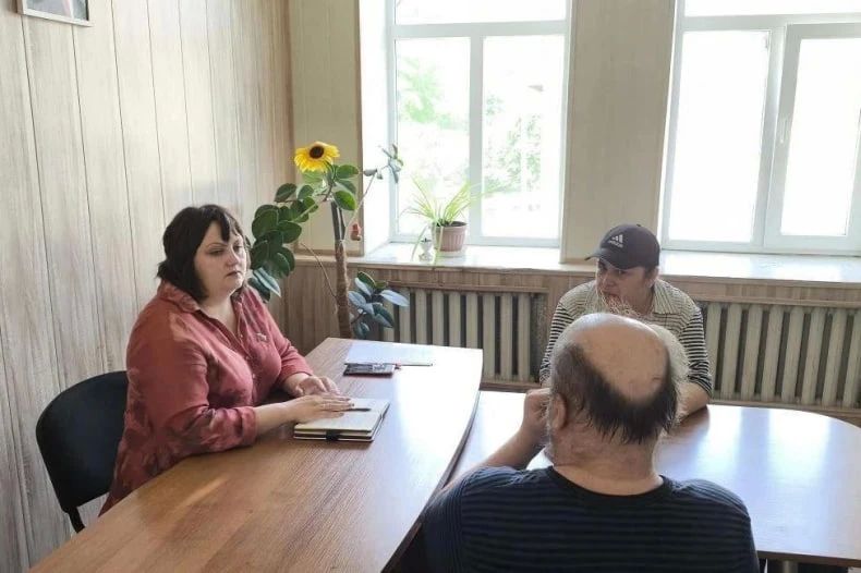 Депутат Яна Киященко провела приём жителей Червонопартизанска: социальные выплаты и коммунальные проблемы в центре внимания