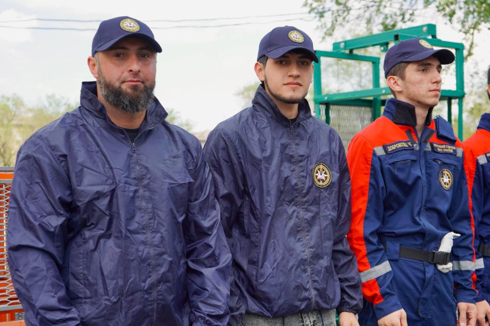 Ещё одна группа добровольцев из Республики Ингушетия прибыла в Луганское региональное отделение ВСКС с целью участия в гуманитарной миссии Ещё одна группа добровольцев из Республики Ингушетия прибыла в Луганское региональное отделение ВСКС с целью участия в гуманитарной миссии