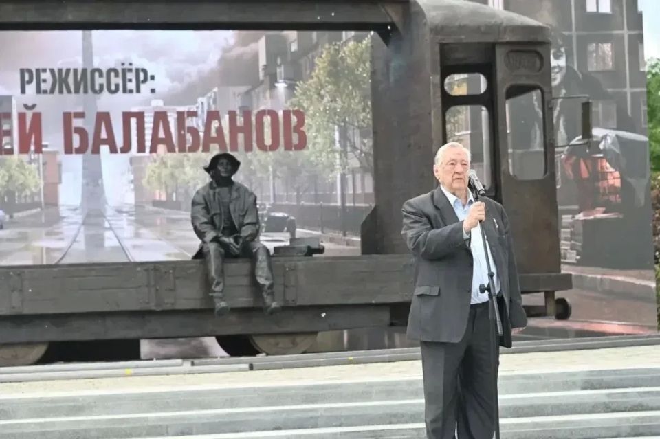 Владимир Мединский: Вместе с Н.Михалковым, С.Сельяновым, А.Прохановым открыли в Екатеринбурге памятник реж Владимир Мединский: Вместе с Н.Михалковым, С.Сельяновым, А.Прохановым открыли в Екатеринбурге памятник реж