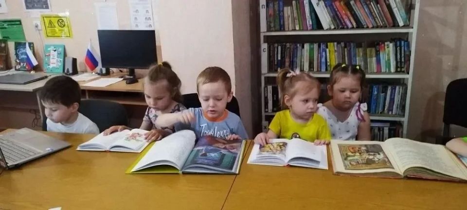 В краснолучской библиотеке прошёл праздник дружбы и сказок В краснолучской библиотеке прошёл праздник дружбы и сказок