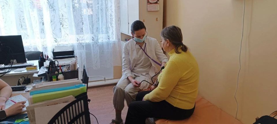 ПОЧТИ 11,5 ТЫСЯЧ ЖИТЕЛЕЙ СЛАВЯНОСЕРБЩИНЫ ПРИНЯЛИ ВРАЧИ ИЗ АЛТАЙСКОГО КРАЯ ПОЧТИ 11,5 ТЫСЯЧ ЖИТЕЛЕЙ СЛАВЯНОСЕРБЩИНЫ ПРИНЯЛИ ВРАЧИ ИЗ АЛТАЙСКОГО КРАЯ