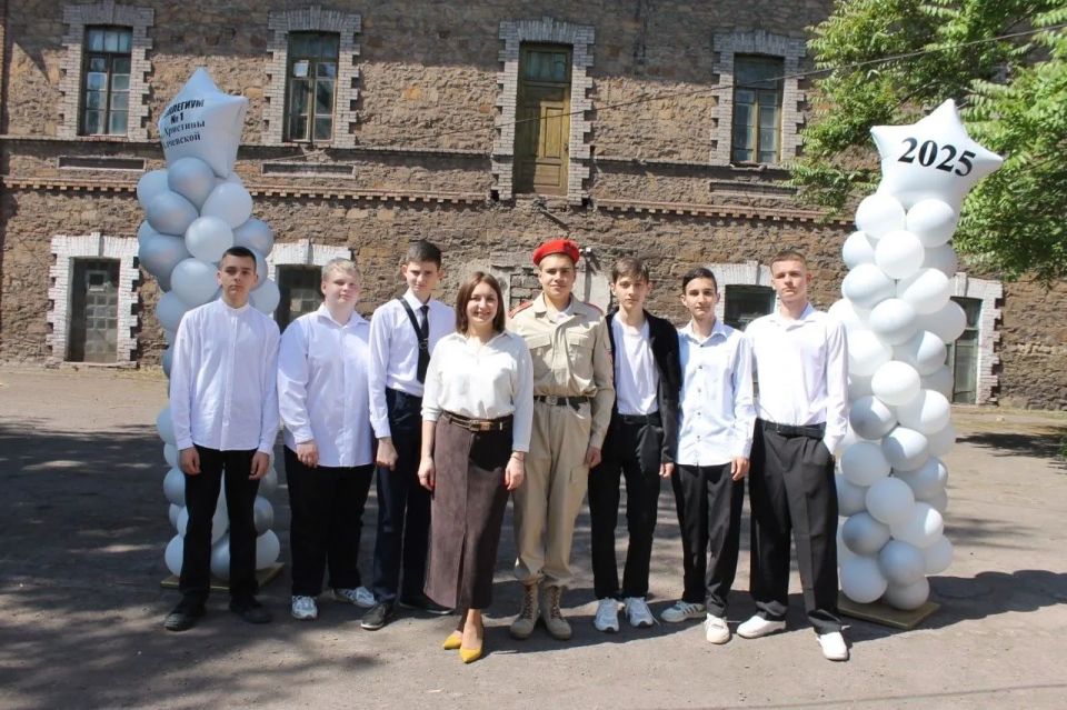 Встречайте! Выпускников 2026 года Алчевского коллегиума №1 им.Х.Алчевской Встречайте! Выпускников 2026 года Алчевского коллегиума №1 им.Х.Алчевской