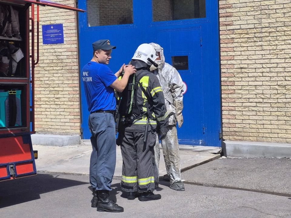 Ребята из пришкольного лагеря Лутугинской школы №2 побывали в пожарной части