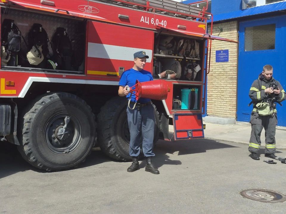 Ребята из пришкольного лагеря Лутугинской школы №2 побывали в пожарной части Ребята из пришкольного лагеря Лутугинской школы №2 побывали в пожарной части