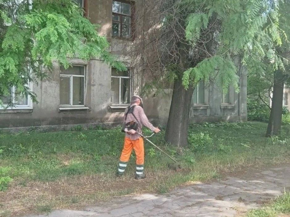 Коммунальными службами проведены работы на территории города Коммунальными службами проведены работы на территории города