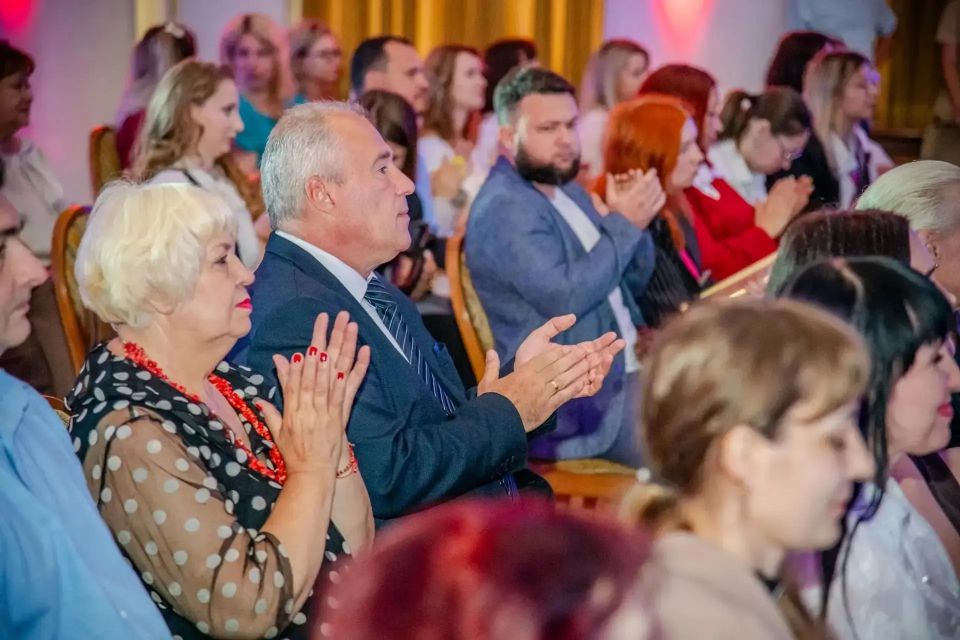 В Луганске наградили журналистов В Луганске наградили журналистов