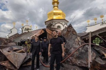 «По делам их узнаете их». На полях саммита G7 Зеленский продемонстрировал Трампу фотографии поврежденного Успенского собора