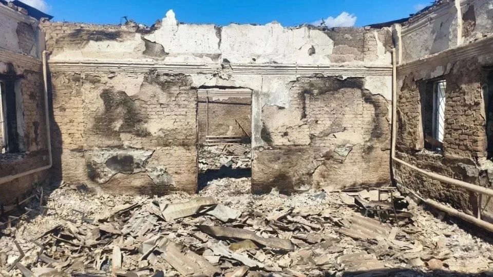 Ночью ВСУ сожгли сельский клуб и библиотеку в Кременском округе Ночью ВСУ сожгли сельский клуб и библиотеку в Кременском округе