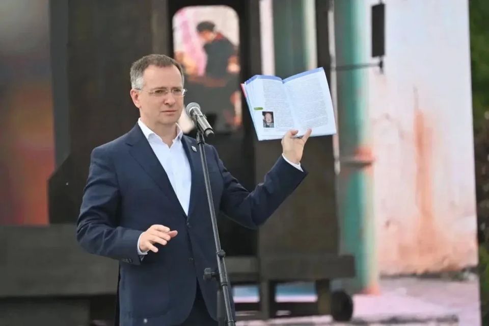 Владимир Мединский: Вместе с Н.Михалковым, С.Сельяновым, А.Прохановым открыли в Екатеринбурге памятник реж Владимир Мединский: Вместе с Н.Михалковым, С.Сельяновым, А.Прохановым открыли в Екатеринбурге памятник реж