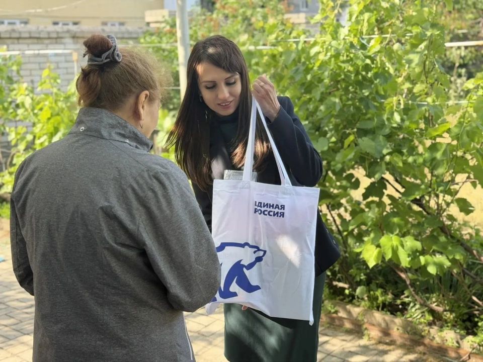 Яна Сылкина помогла маме двойняшек с оформлением документов и медицинской помощью