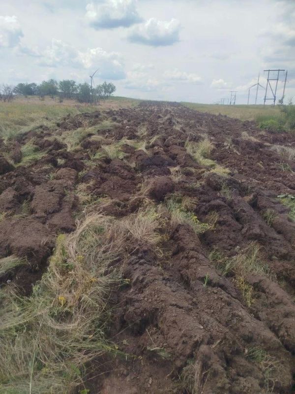 Пожарная защита в действии: работы по опашке границ населенных пунктов продолжаются Пожарная защита в действии: работы по опашке границ населенных пунктов продолжаются