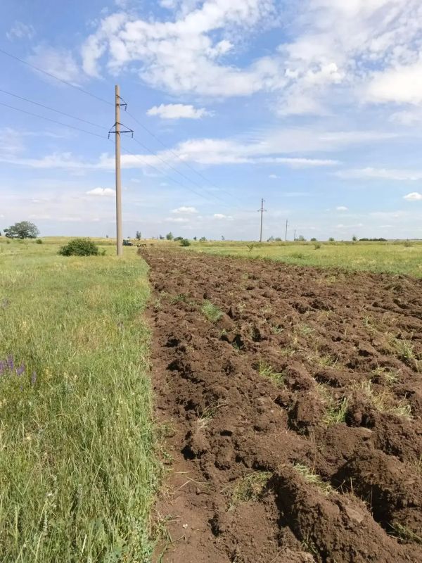 Пожарная защита в действии: работы по опашке границ населенных пунктов продолжаются Пожарная защита в действии: работы по опашке границ населенных пунктов продолжаются