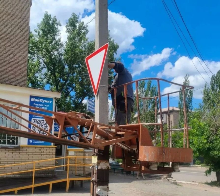 Коммунальными службами проведены работы на территории города Коммунальными службами проведены работы на территории города