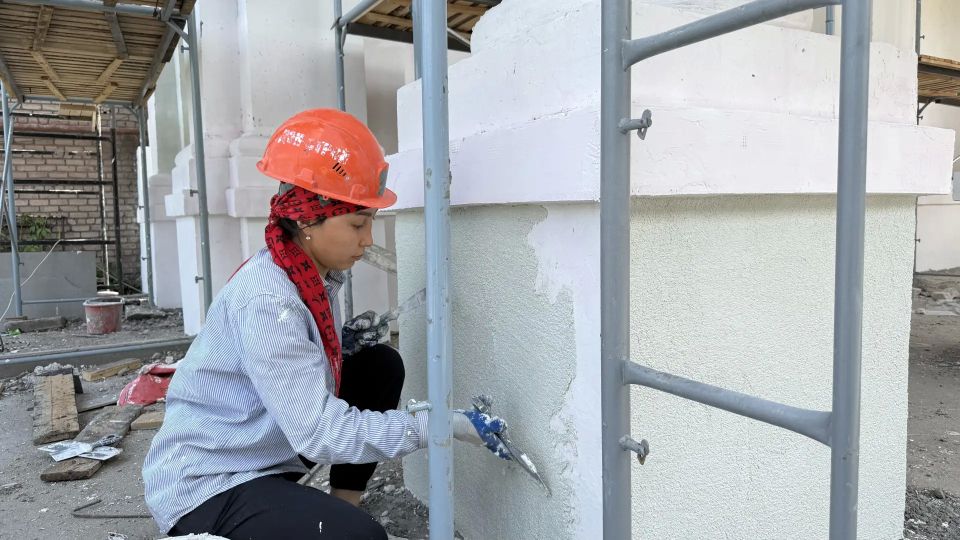 В Алчевске по народной программе Единой России продолжается благоустройство Сквера Доблести и Славы В Алчевске по народной программе Единой России продолжается благоустройство Сквера Доблести и Славы
