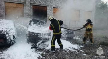 Дрон ВСУ уничтожил два автомобиля на парковке в Северодонецке