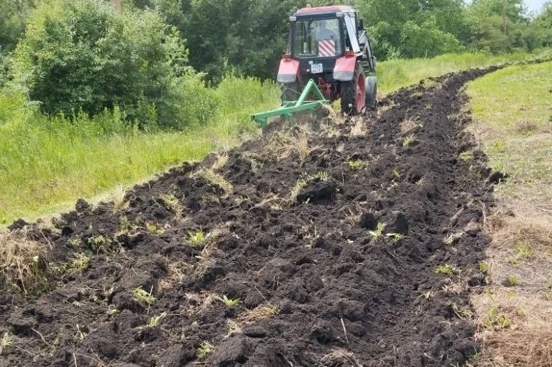 Устройство минерализованных полос проводится на подведомственной отделу по обеспечению жизнедеятельности села Александровка территории Устройство минерализованных полос проводится на подведомственной отделу по обеспечению жизнедеятельности села Александровка территории