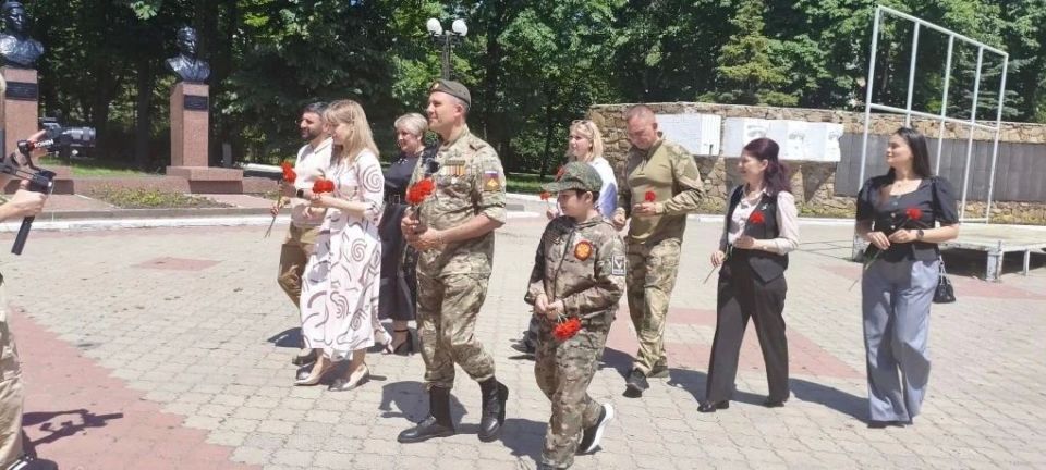"Победа за нами": Антрацит поддержал бойцов СВО концертом ансамбля "Новороссия" "Победа за нами": Антрацит поддержал бойцов СВО концертом ансамбля "Новороссия"