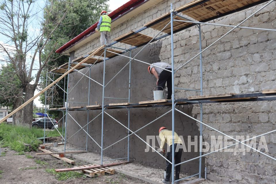 Благодаря Красноярскому краю в Свердловской средней школе № 3 продолжается капитальный ремонт спортивного зала Благодаря Красноярскому краю в Свердловской средней школе № 3 продолжается капитальный ремонт спортивного зала