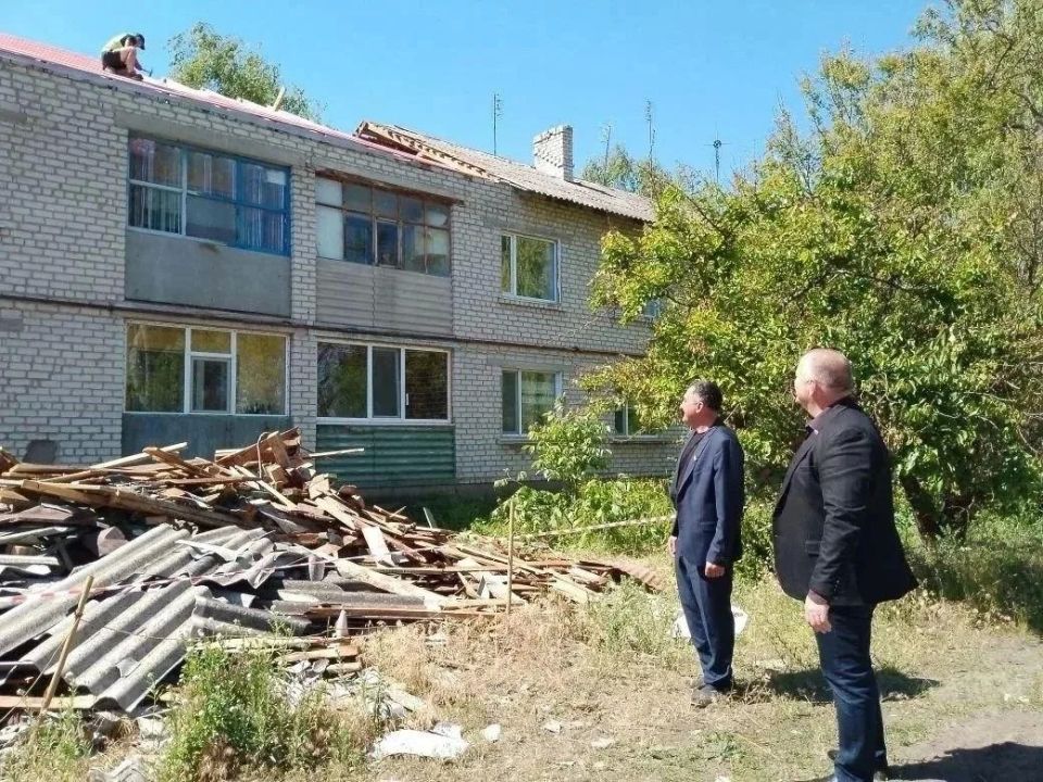 Подготовительные работы по ремонту кровель МКД в Новоайдаре тамбовские строители ведут в установленные сроки Подготовительные работы по ремонту кровель МКД в Новоайдаре тамбовские строители ведут в установленные сроки