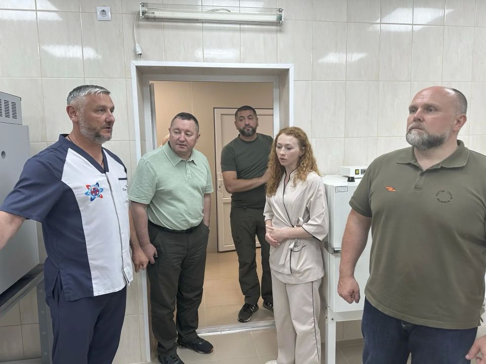 Замминистра здравоохранения РФ Андрей Плутницкий с рабочим визитом посетил ЛНР Замминистра здравоохранения РФ Андрей Плутницкий с рабочим визитом посетил ЛНР