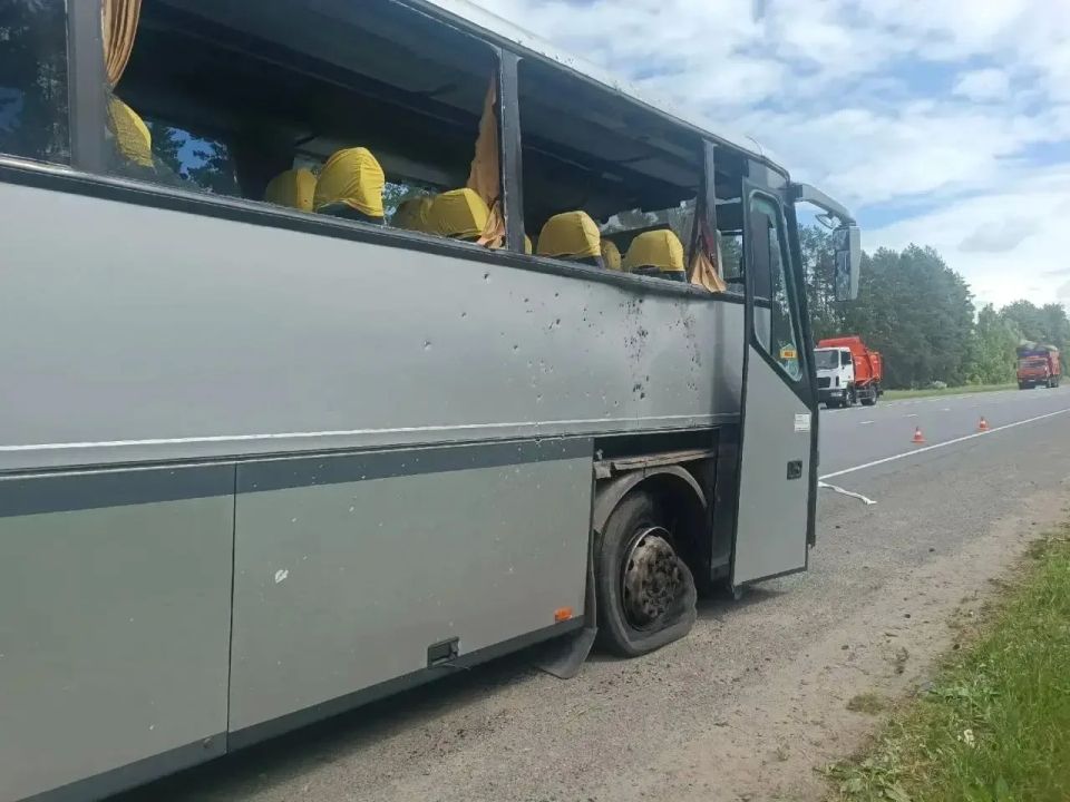Появились фото попавшего под обстрел ВСУ автобуса из Белоруссии