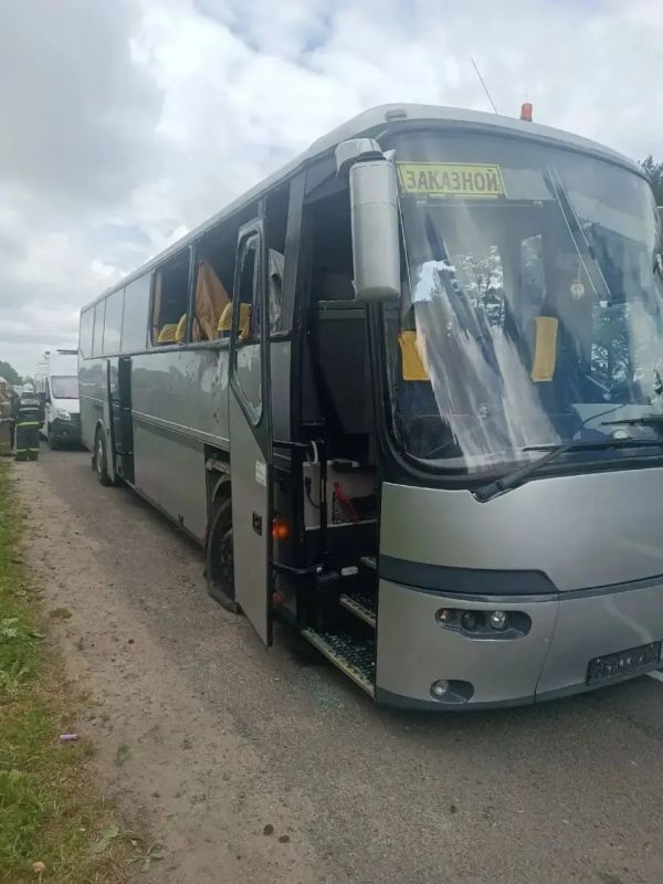 Появились фото попавшего под обстрел ВСУ автобуса из Белоруссии Появились фото попавшего под обстрел ВСУ автобуса из Белоруссии