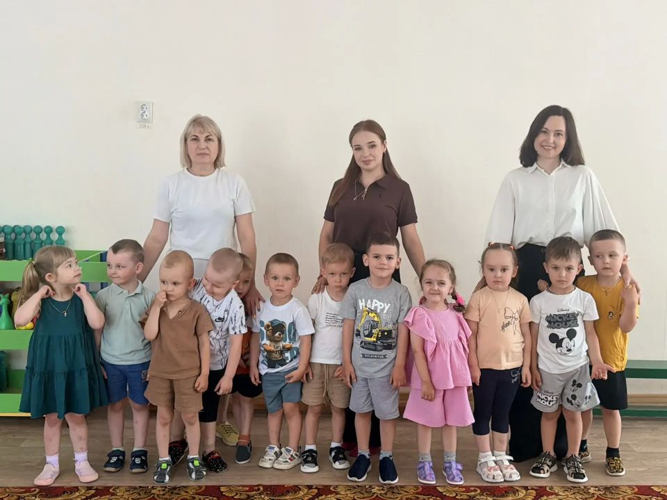 Праздник детства и единства организовали сотрудники Славяносербского центра культуры Праздник детства и единства организовали сотрудники Славяносербского центра культуры