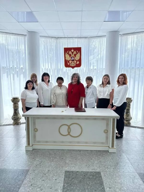 10.06.2026 ровно год со дня открытия нового здания отдела ЗАГС в г. Антрацит, восстановленного шефом – регионом Республика Калмыкия 10.06.2026 ровно год со дня открытия нового здания отдела ЗАГС в г. Антрацит, восстановленного шефом – регионом Республика Калмыкия