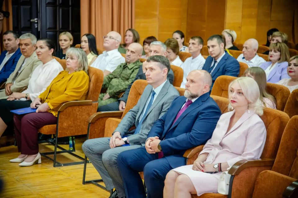 15 медиков Республики отмечены наградами в преддверии Дня медработника 15 медиков Республики отмечены наградами в преддверии Дня медработника