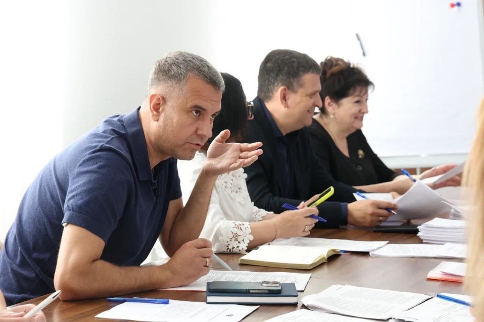 К началу учебного года в ЛНР приедут новые «Земские учителя» К началу учебного года в ЛНР приедут новые «Земские учителя»