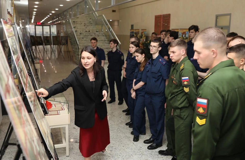 В Москве, в здании Следственного комитета Российской Федерации, состоялось торжественное открытие выставки «Верности клятве вашей – бессмертие», посвящённой истории краснодонских подпольщиков В Москве, в здании Следственного комитета Российской Федерации, состоялось торжественное открытие выставки «Верности клятве вашей – бессмертие», посвящённой истории краснодонских подпольщиков