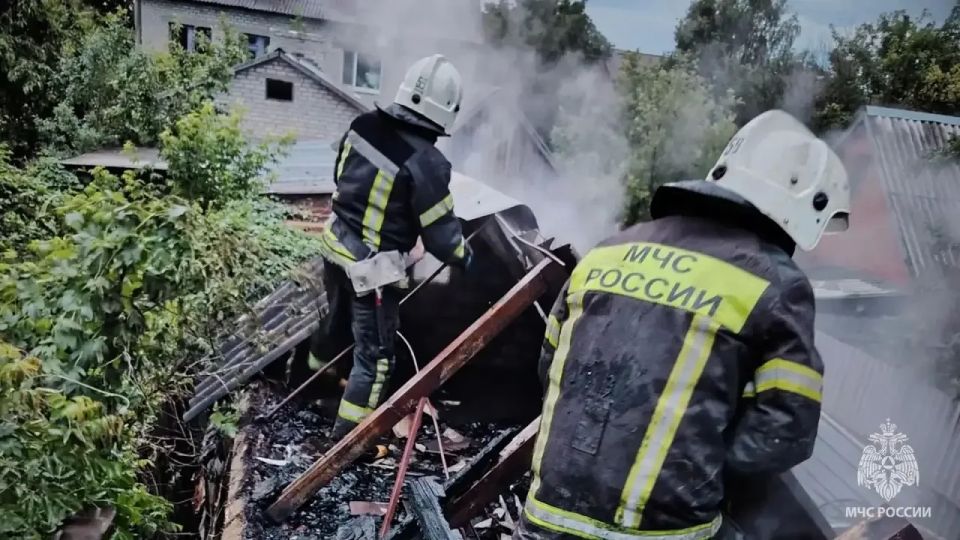 В Лисичанске произошел пожар на одном из частных подворий В Лисичанске произошел пожар на одном из частных подворий