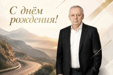 Трудовой коллектив почтовиков сердечно поздравляет Генерального директора ГУП ЛНР «Почта ЛНР» с Днём рождения!