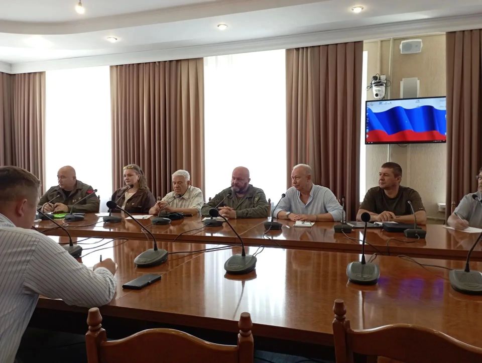 В Администрации Луганска состоялась встреча с координаторами общественных организаций В Администрации Луганска состоялась встреча с координаторами общественных организаций
