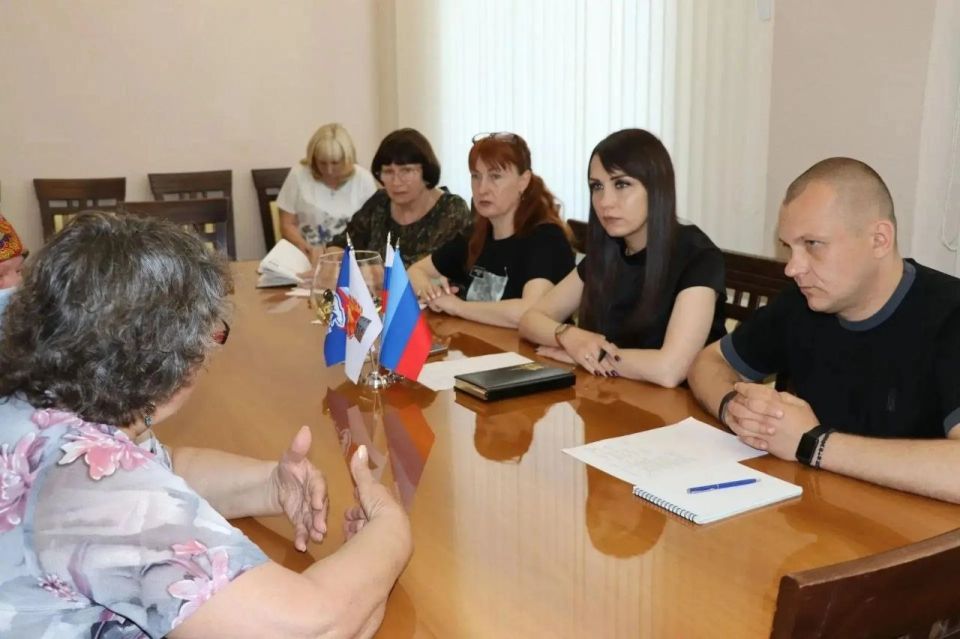 В Северодонецке руководители местного отделения партии "ЕДИНАЯ РОССИЯ" встретились с матерями погибших участников СВО В Северодонецке руководители местного отделения партии "ЕДИНАЯ РОССИЯ" встретились с матерями погибших участников СВО