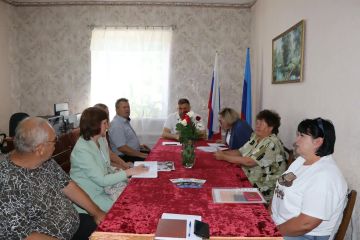 Глава Лутугинского округа провёл выездную встречу с семьями погибших в Ореховке