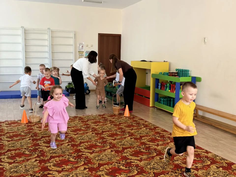Праздник детства и единства организовали сотрудники Славяносербского центра культуры Праздник детства и единства организовали сотрудники Славяносербского центра культуры