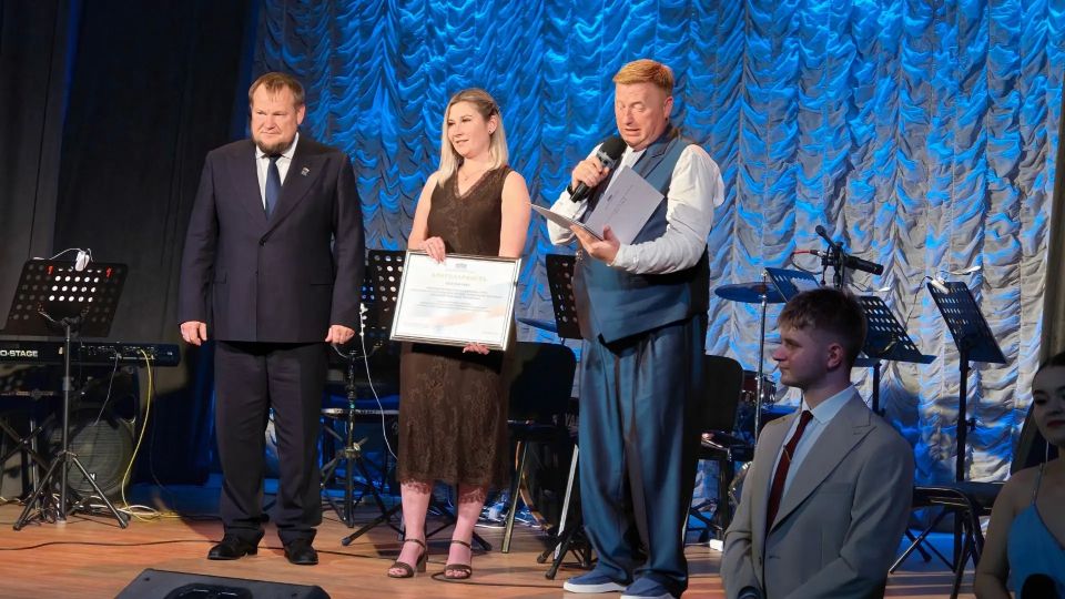 Виктор Водолацкий: В преддверии Дня медицинского работника в Луганском музыкально -драматическом театре имени Голубовича состоялось торжественное мероприятие, на котором чествовали сотрудников ГБУЗ «Луганская республиканская... Виктор Водолацкий: В преддверии Дня медицинского работника в Луганском музыкально -драматическом театре имени Голубовича состоялось торжественное мероприятие, на котором чествовали сотрудников ГБУЗ «Луганская республиканская...