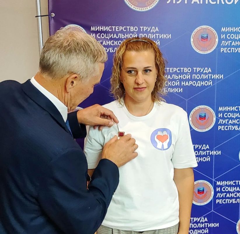 Представители организации «Путь добра» удостоены почётного знака «Трудовая доблесть» Представители организации «Путь добра» удостоены почётного знака «Трудовая доблесть»