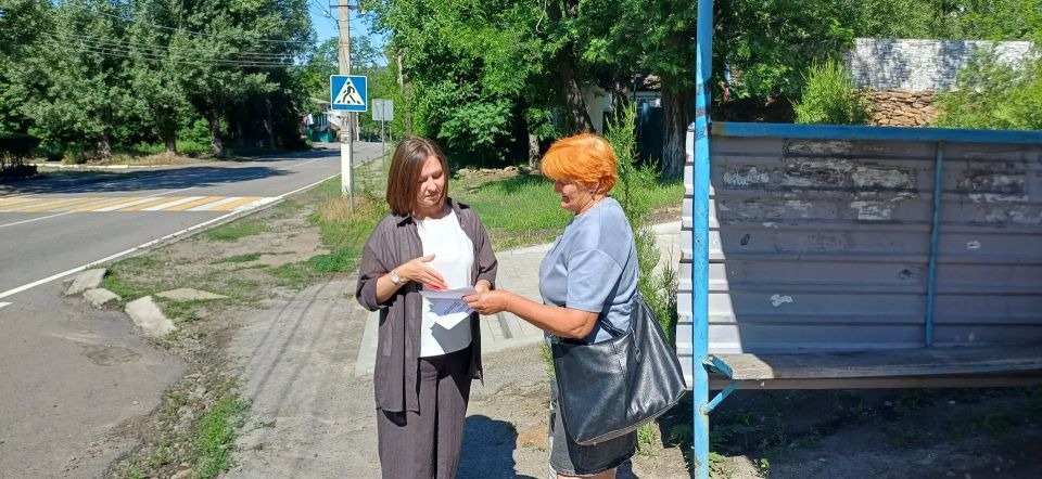 Сотрудники отдела жизнеобеспечения г. Вахрушево, г.Миусинск, пгт. Хрустальное управления развитием территорий Администрации провели разъяснительную работу с населением Сотрудники отдела жизнеобеспечения г. Вахрушево, г.Миусинск, пгт. Хрустальное управления развитием территорий Администрации провели разъяснительную работу с населением