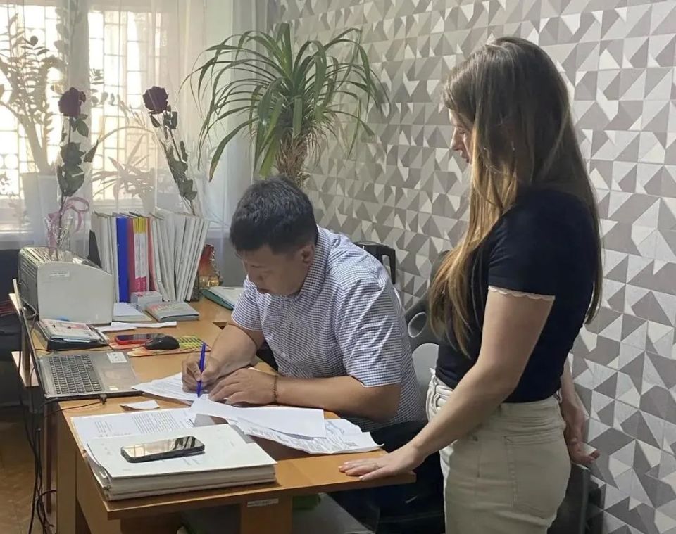 Во время рабочей поездки в Антрацитовский муниципальный округ временно исполняющий обязанности Министра по строительству, транспорту и дорожному хозяйству Республики Калмыкия Андрей Шаханов посетил комплексный центр... Во время рабочей поездки в Антрацитовский муниципальный округ временно исполняющий обязанности Министра по строительству, транспорту и дорожному хозяйству Республики Калмыкия Андрей Шаханов посетил комплексный центр...