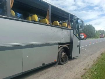 Появились фото попавшего под обстрел ВСУ автобуса из Белоруссии