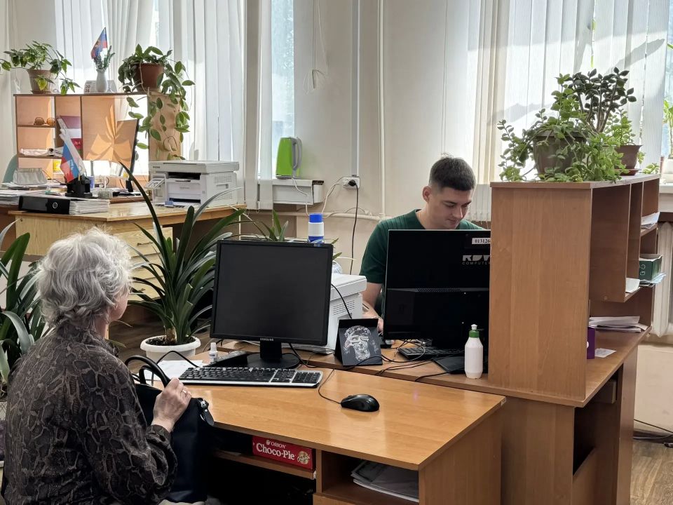 17 июня в здании Администрации Краснолучского городского округа был осуществлен очередной выезд мобильной группы представителей Территориального фонда обязательного медицинского страхования Луганской Народной Республики 17 июня в здании Администрации Краснолучского городского округа был осуществлен очередной выезд мобильной группы представителей Территориального фонда обязательного медицинского страхования Луганской Народной Республики