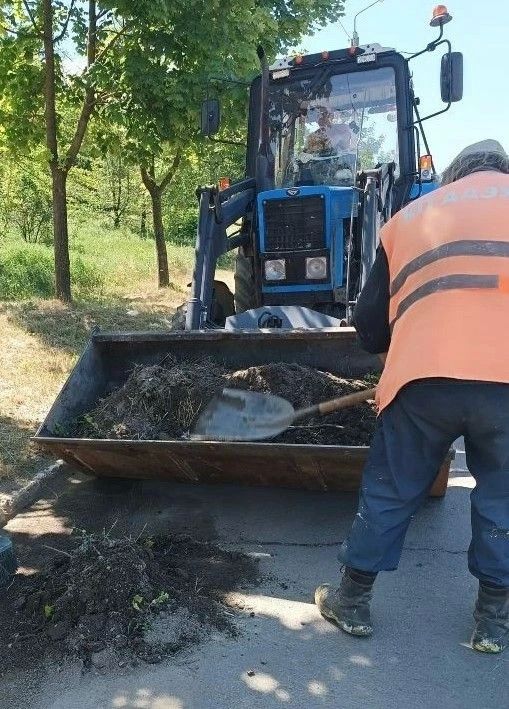 Коммунальными службами проведены работы на территории города Коммунальными службами проведены работы на территории города