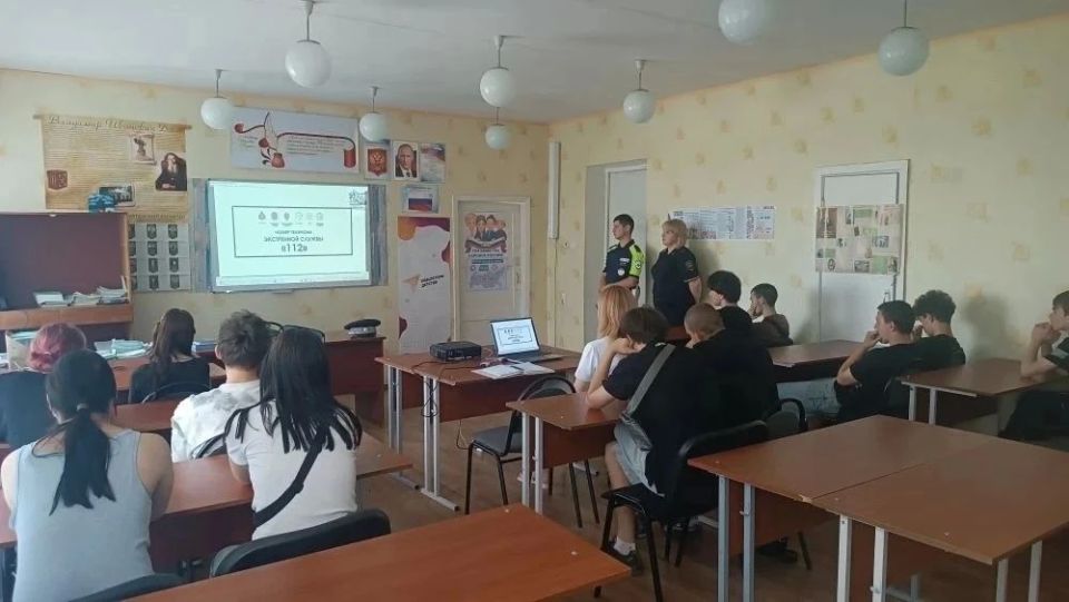 В рамках партийного проекта "Новая школа" в ГБПОО ЛНР «Брянковский колледж» прошла встреча студентов с представителями правоохранительных органов В рамках партийного проекта "Новая школа" в ГБПОО ЛНР «Брянковский колледж» прошла встреча студентов с представителями правоохранительных органов
